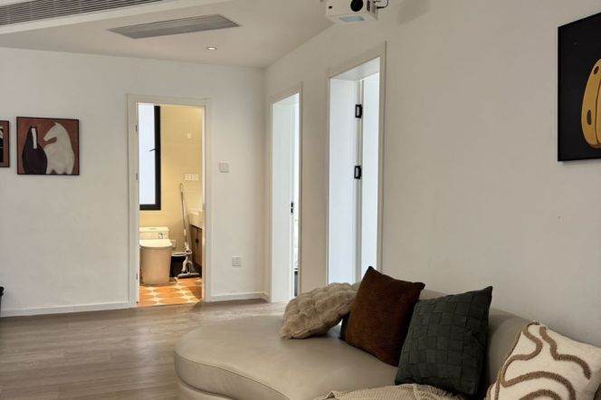 0 distance @ Changping rd L7 | High floor 2br + balcony 110Sqm | Heating ，12.5K