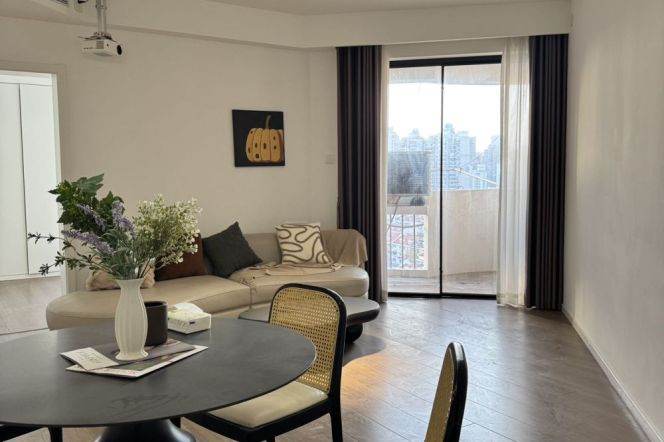 0 distance @ Changping rd L7 | High floor 2br + balcony 110Sqm | Heating ，12.5K