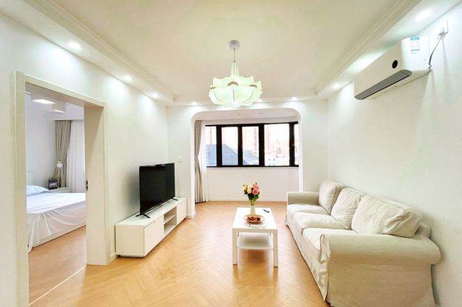 Caoyang rd 2BR 2LR@L3/4/11/14,elevator/bright room/big living room