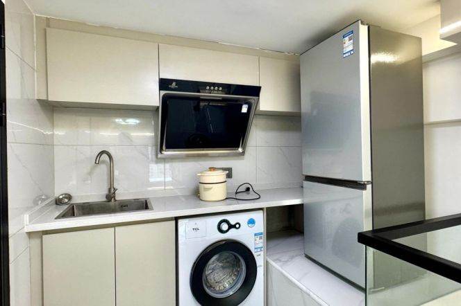 Well-Located Cozy Apartment in Pengpu New Village | Ready to Move In