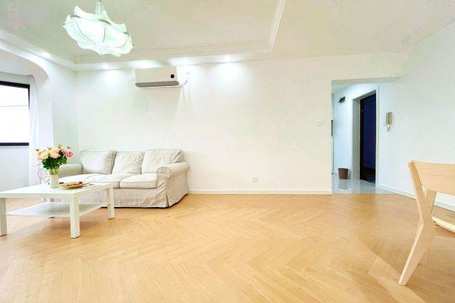 Caoyang rd 2BR 2LR@L3/4/11/14,elevator/bright room/big living room