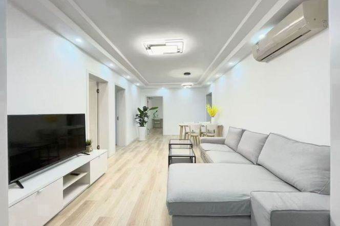 Just renovated brand new big kitchen super nice modern 3 br 12.5K golden location M3/4/11/14 