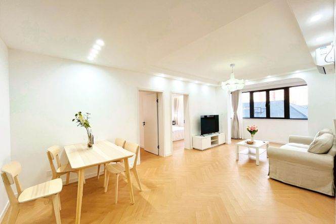 Caoyang rd 2BR 2LR@L3/4/11/14,elevator/bright room/big living room