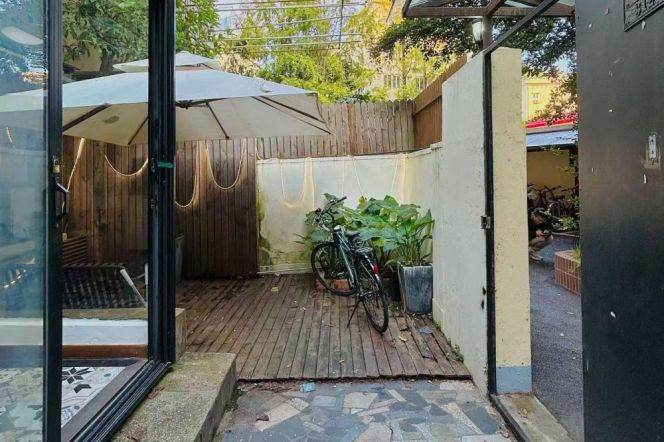 2 br+2 bath old house &lovely yard/Hengshan rd 13K