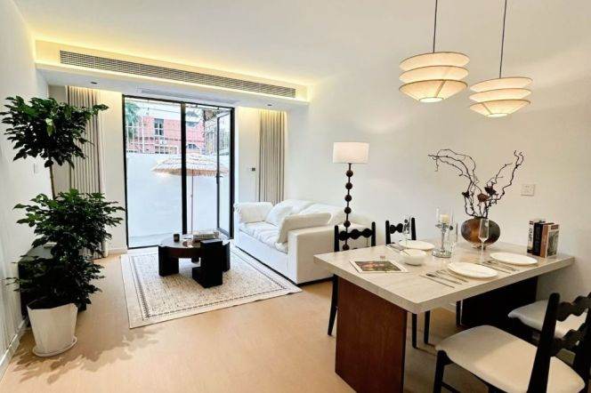 Beautiful 2brs with big yard near Longbai Xincun Station