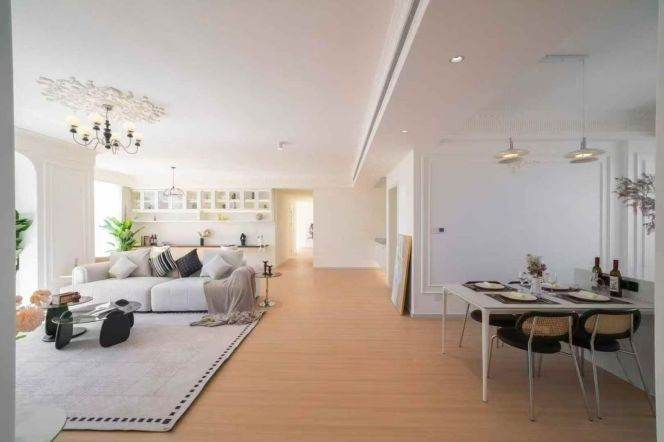 Top floor/3balconies/big living/300sqm/3brs/line10 Songyuan Rd/Changning area