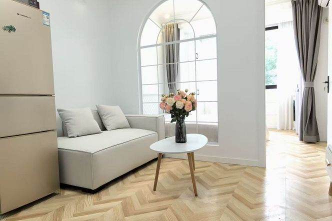 Jiangsu rd elevator 1BR apartment