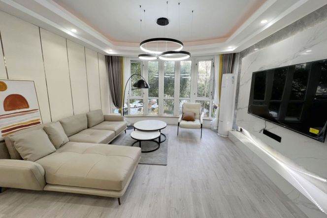 Valuable/Spacious Gubei 3BR+2BA with Balcony/Floorheating 21K 