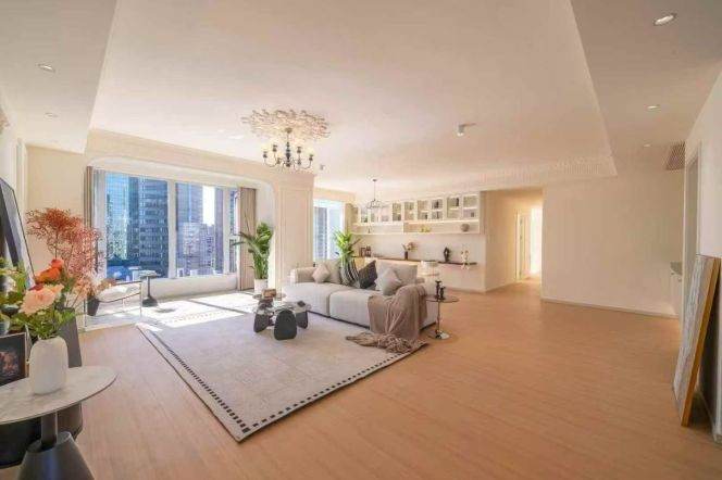 Top floor/3balconies/big living/300sqm/3brs/line10 Songyuan Rd/Changning area