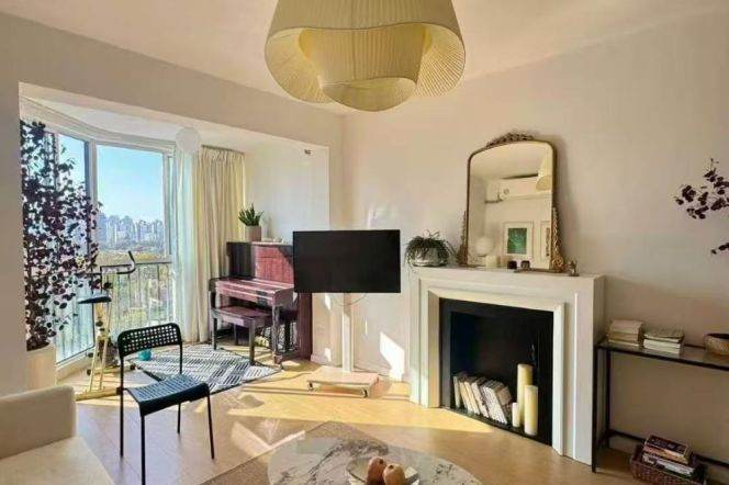 New deco 2BR APT with lift Hengshan rd 12.5k