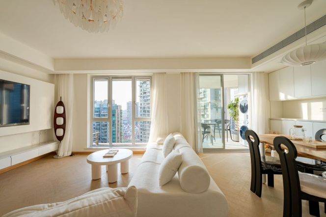 High-rise 3br/2bt Flat in La Doll