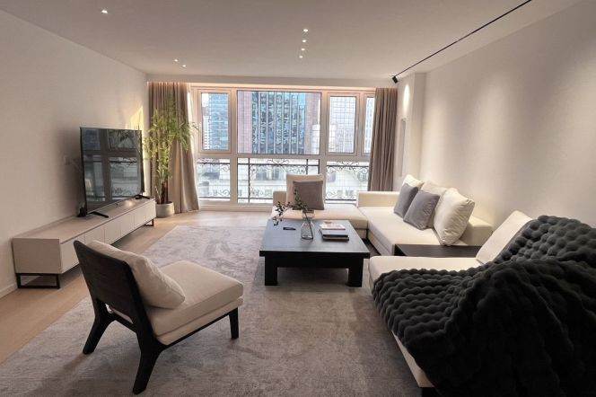 modern big 3brs plus studyfloor heating nice view,;line 1,2,8  in people square  35K