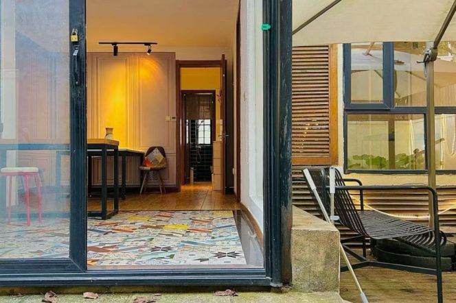 2 br+2 bath old house &lovely yard/Hengshan rd 13K