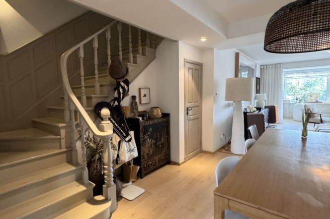 Top duplex/big living/3Brs/low rise/Hengshan Rd station line1&10