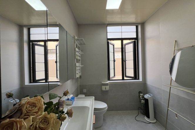 South Shanxi Rd Station 2Br with Open Balcony Line1/10/12