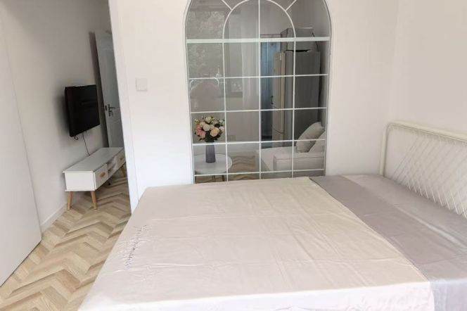 Jiangsu rd elevator 1BR apartment