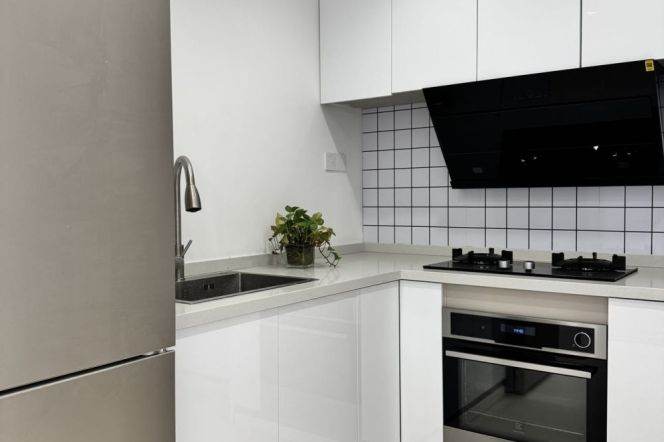 Modern 1Br +Great sunshine | Zhongshan Park Metro L2/3/4 | Elevator +heating