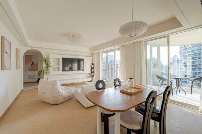 High-rise 3br/2bt Flat in La Doll