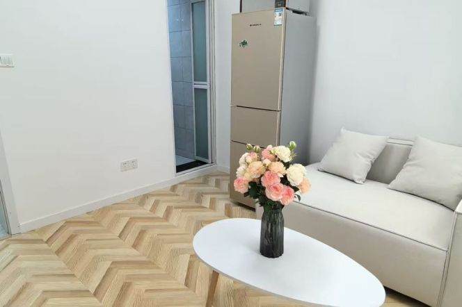 Jiangsu rd elevator 1BR apartment