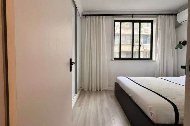 zhongshan park station one bedroom