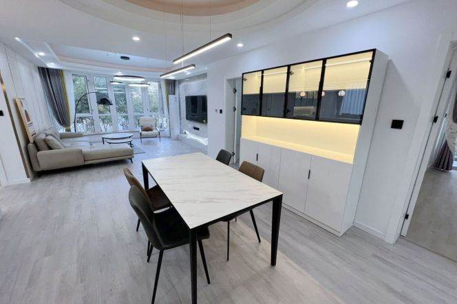 Valuable/Spacious Gubei 3BR+2BA with Balcony/Floorheating 21K 