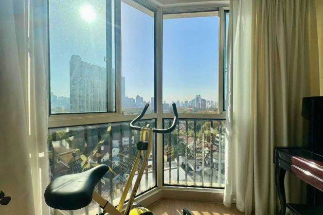 Brightly 2brs  wiith elevator close to Hengshan rd