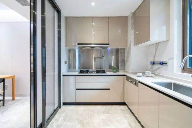 Modern big 4brs floor heating balcony near Yuyuan garden line 10,14 