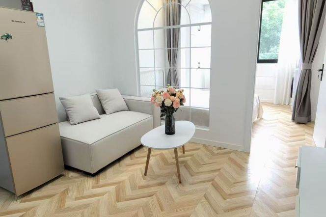 Jiangsu rd elevator 1BR apartment