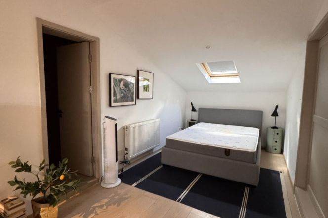 Top duplex/big living/3Brs/low rise/Hengshan Rd station line1&10