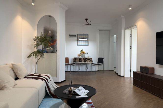 Caoyang rd 2BR 1BA /  Spacious / Bright / Modern/ Quiet 