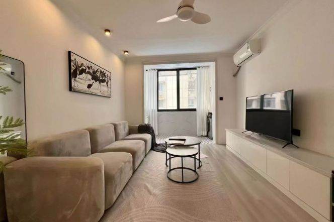 zhongshan park station one bedroom
