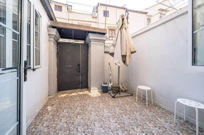 Unique 1+1br old house with Floor heating at Middle Huaihai Rd     M1/10/13