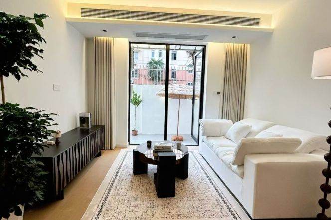 Beautiful 2brs with big yard near Longbai Xincun Station