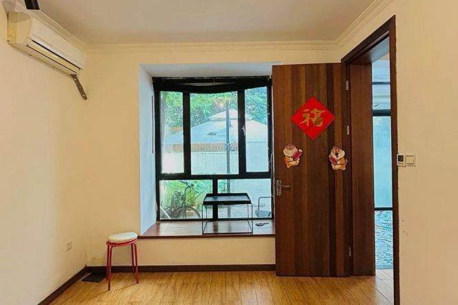 2 br+2 bath old house &lovely yard/Hengshan rd 13K