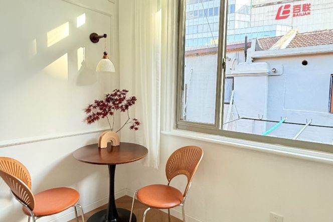 High ceiling 2Brs/1Lr/1Bt apt nr South shanxi rd,M1/10/12/13