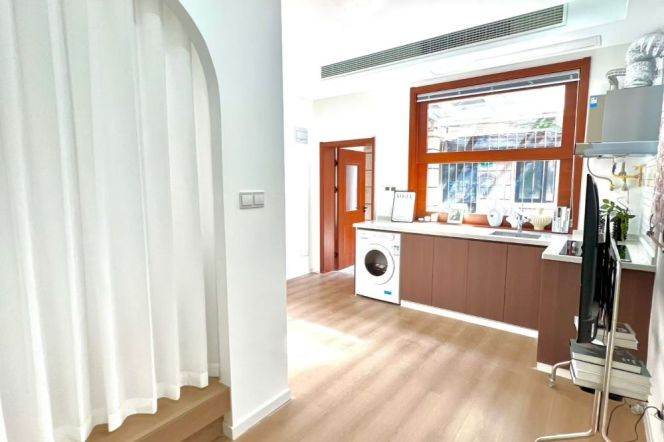 Bright 1Br/1Lr/1Bt apt nr West nanjing rd,M2/7/12/13