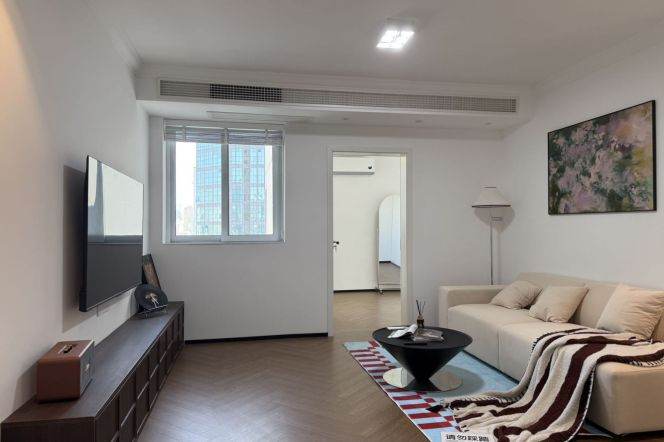 Caoyang rd 2BR 1BA /  Spacious / Bright / Modern/ Quiet 