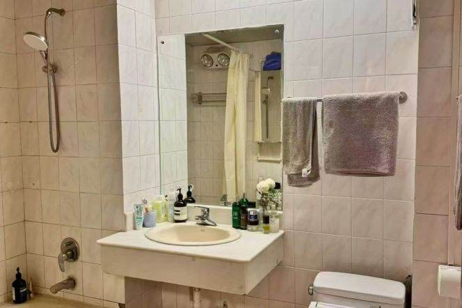 Jiangsu rd elevator 1BR with balcony