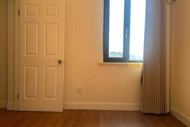 Sunlit 2BR High-Floor Residence w/Parking on Changle Rd