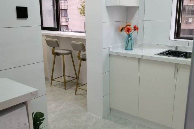 jiaotong uni elevator 1BR/living room@L10/11 