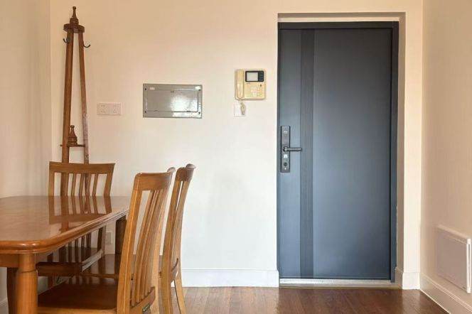 good value- quality apartment- 2beds 1 ba 90sqm elevator-prime location-Changle Road