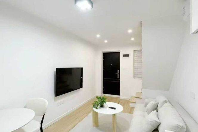 jiangsu rd 1br/living room@L2/11 