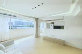 3 br newly renovated Apt&floor heating/Big windows Gubei 18K