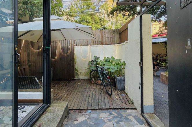 Valuable Hengshan/Wuxing Rd 2BR+2BA with Garden/Oven 10K 