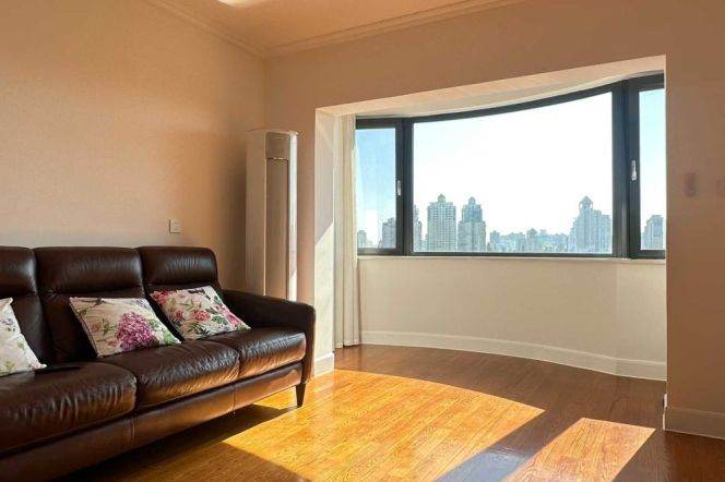 Sunlit 2BR High-Floor Residence w/Parking on Changle Rd