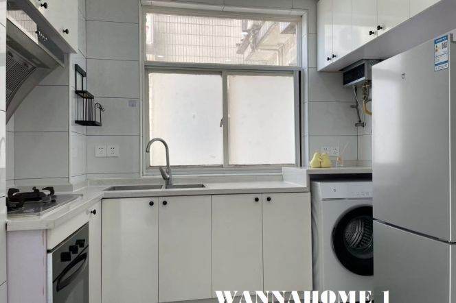 Spacious&Modern&Really Bright 2Bdrs 1Bath Apt+Zhong Shan Park/Cloakroom+West Yan An Rd Metro