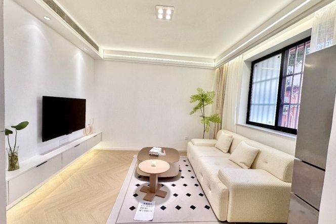 Nice yard 1Br/1Lr/1Bt apt nr Jiangsu rd,M2/11