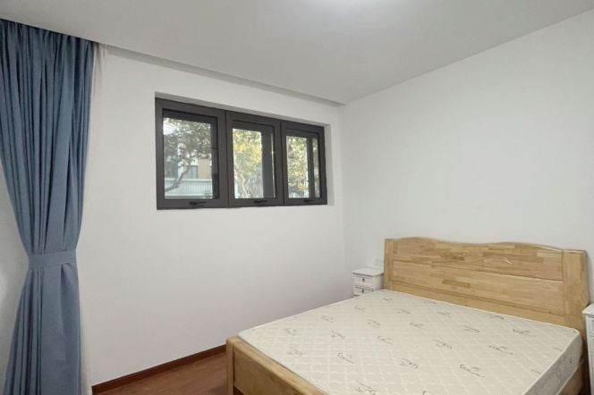 Valuable Huaihai/Changshu Rd 3BR+2BA with Plenty of Storage 12.5K