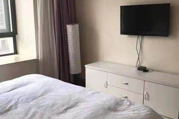 Real cozy master room at Line 10 Hang Zhong Lu station