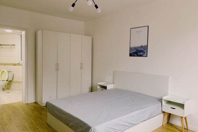 super nice room with private bathroom near Jingan temple,high floor,close to ECNU/SJTU